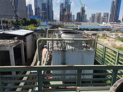 橫流式冷卻塔為何要防白霧？