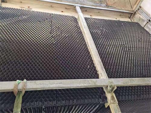 深圳招商銀行研發(fā)中心冷卻塔填料更換、底盤(pán)漏水補(bǔ)漏